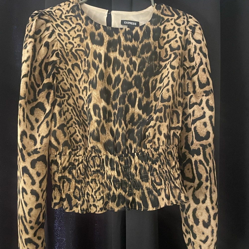 Leopard print top with elastic bunch waist